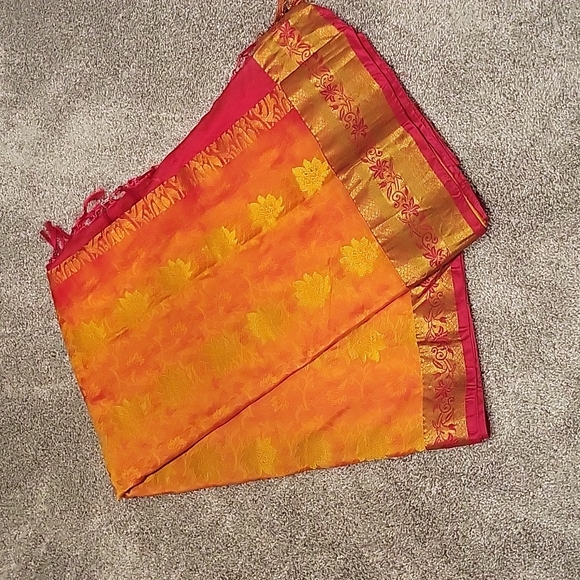 Kanchivaram Silk Saree - Picture 1 of 8